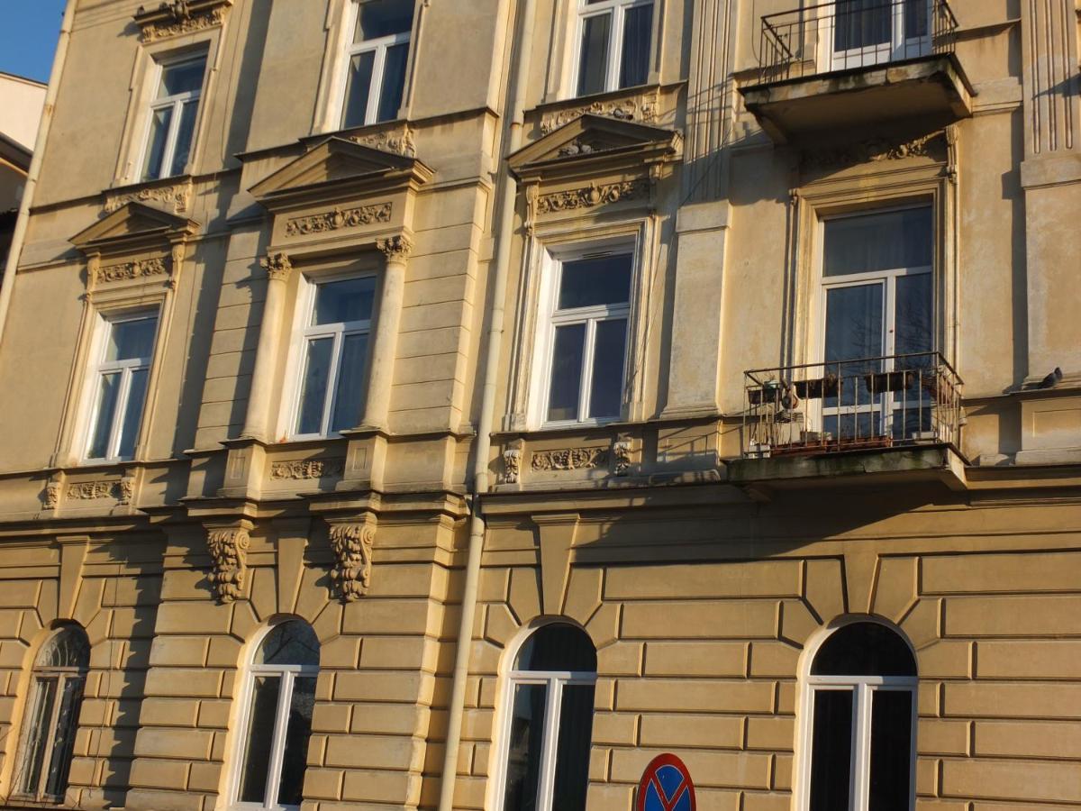 Apartamenty Uwertura - Apartament Okna Kamienic Lublin Rom bilde